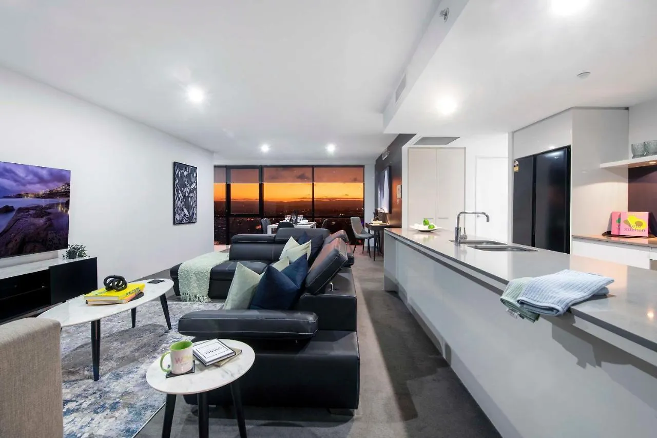 Three Bedroom Ocean View Apartments At Circle On Cavill - One Free Parking! - Self Contained & Privately Managed - Wow Stay Gold Coast