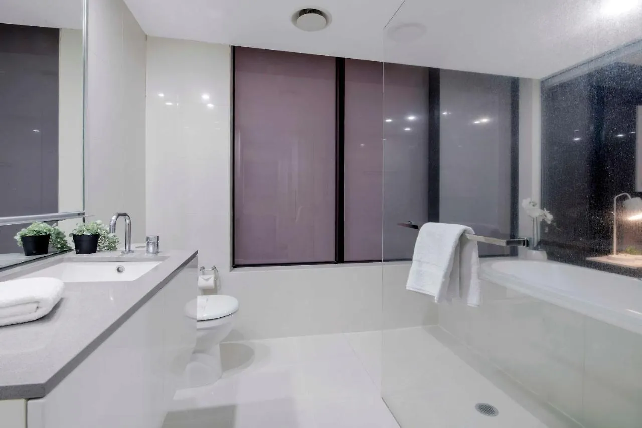 Three Bedroom Ocean View Apartments At Circle On Cavill - One Free Parking! - Self Contained & Privately Managed - Wow Stay Gold Coast 0*,