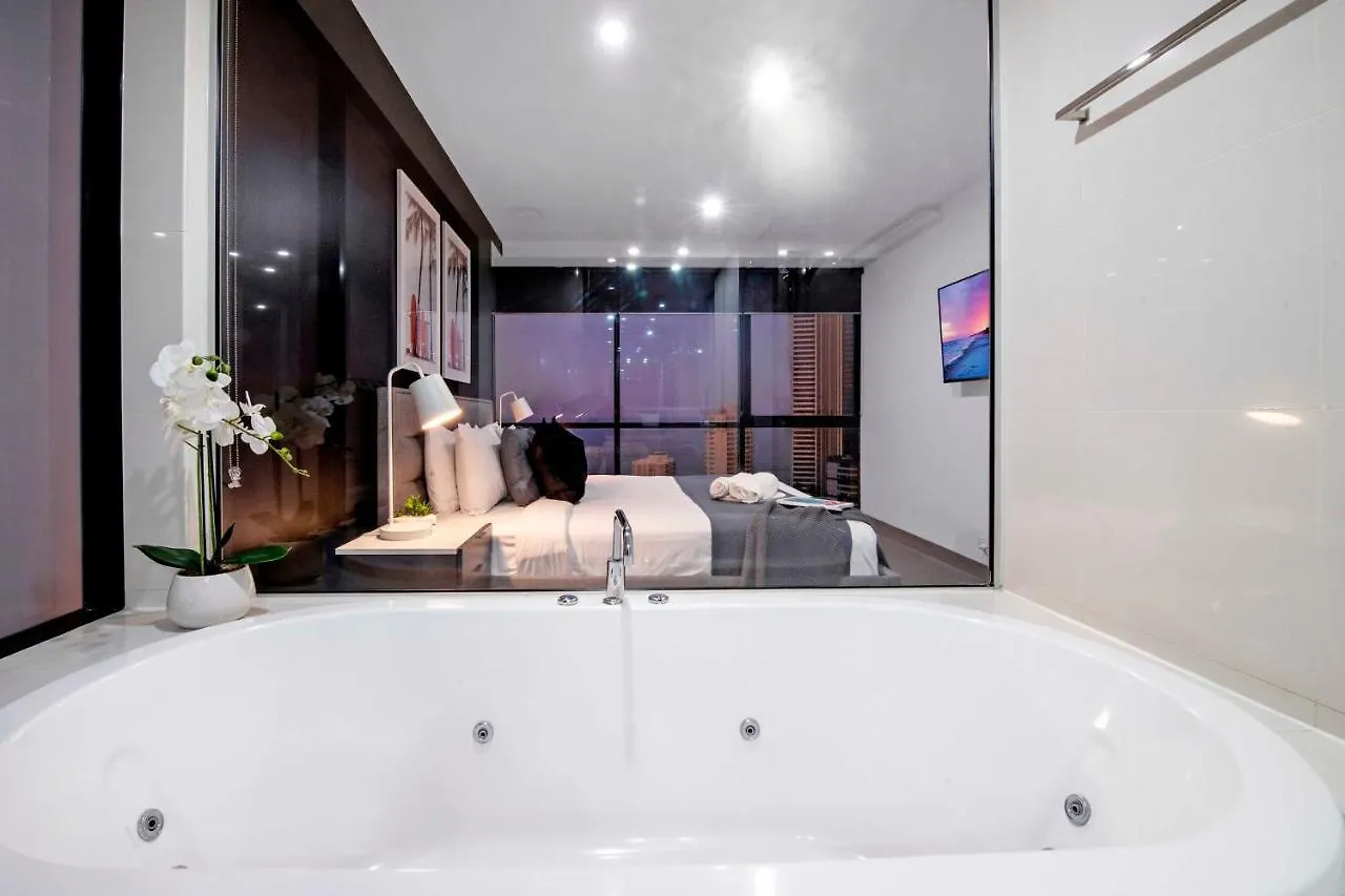 Three Bedroom Ocean View Apartments At Circle On Cavill - One Free Parking! - Self Contained & Privately Managed - Wow Stay Gold Coast