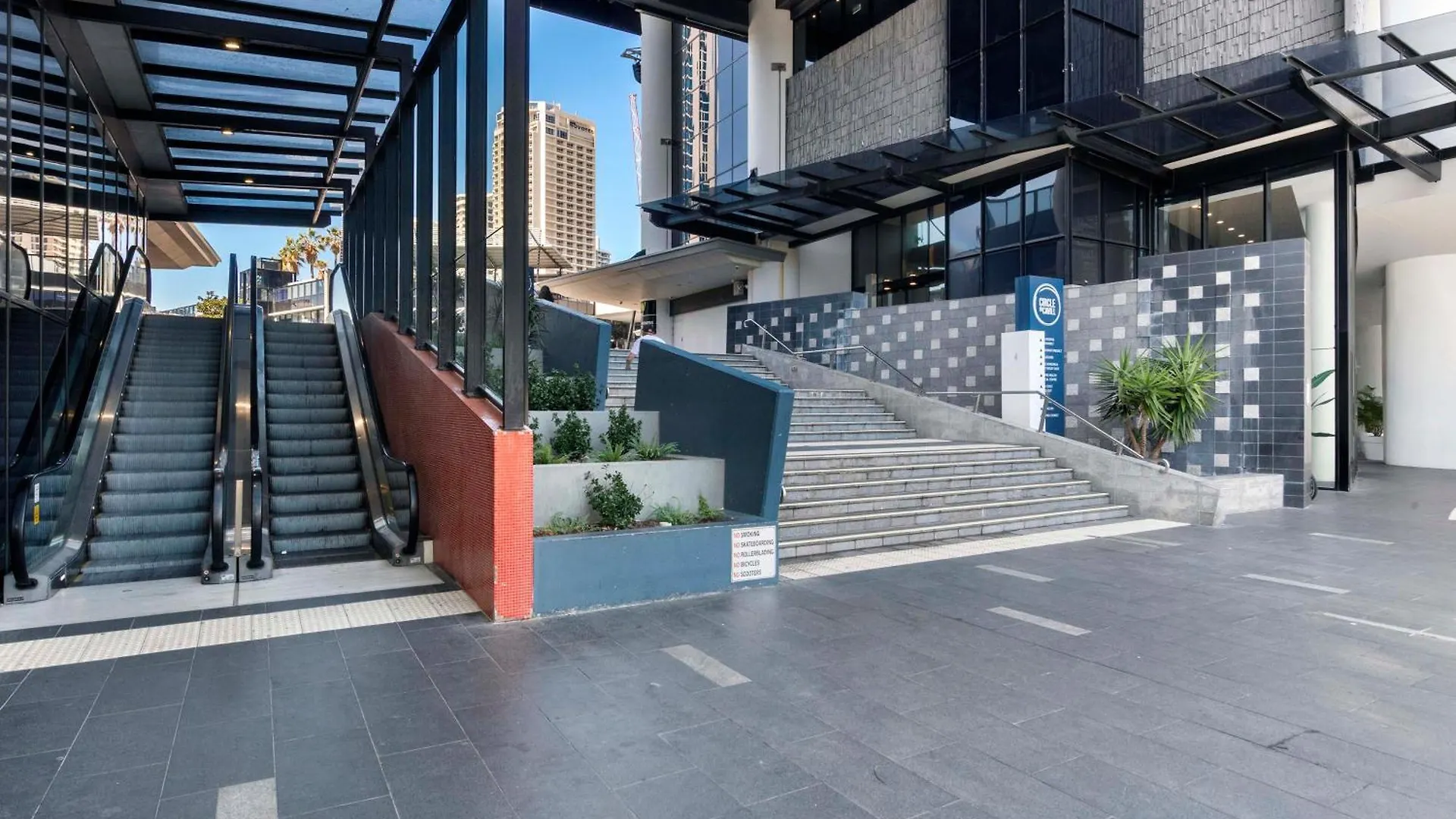Three Bedroom Ocean View Apartments At Circle On Cavill - One Free Parking! - Self Contained & Privately Managed - Wow Stay Gold Coast