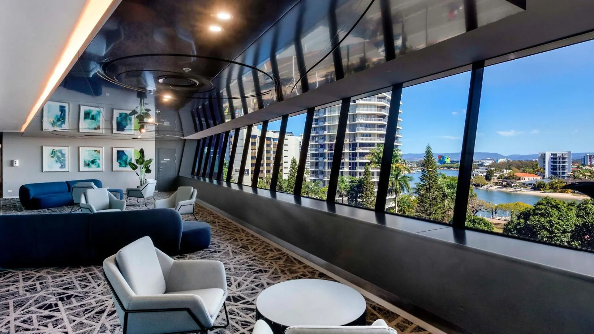 Three Bedroom Ocean View Apartments At Circle On Cavill - One Free Parking! - Self Contained & Privately Managed - Wow Stay Gold Coast