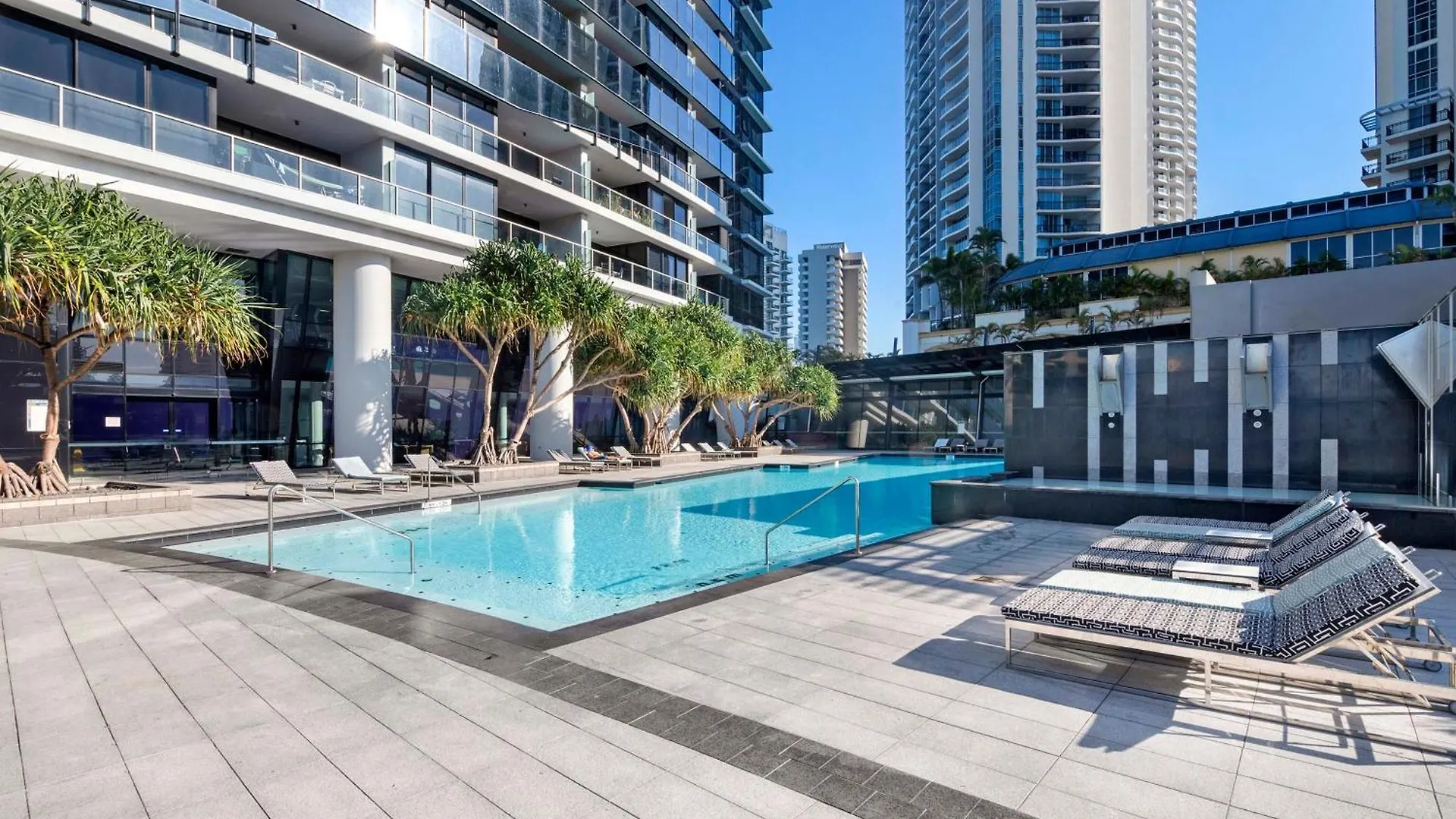 Three Bedroom Ocean View Apartments At Circle On Cavill - One Free Parking! - Self Contained & Privately Managed - Wow Stay Gold Coast