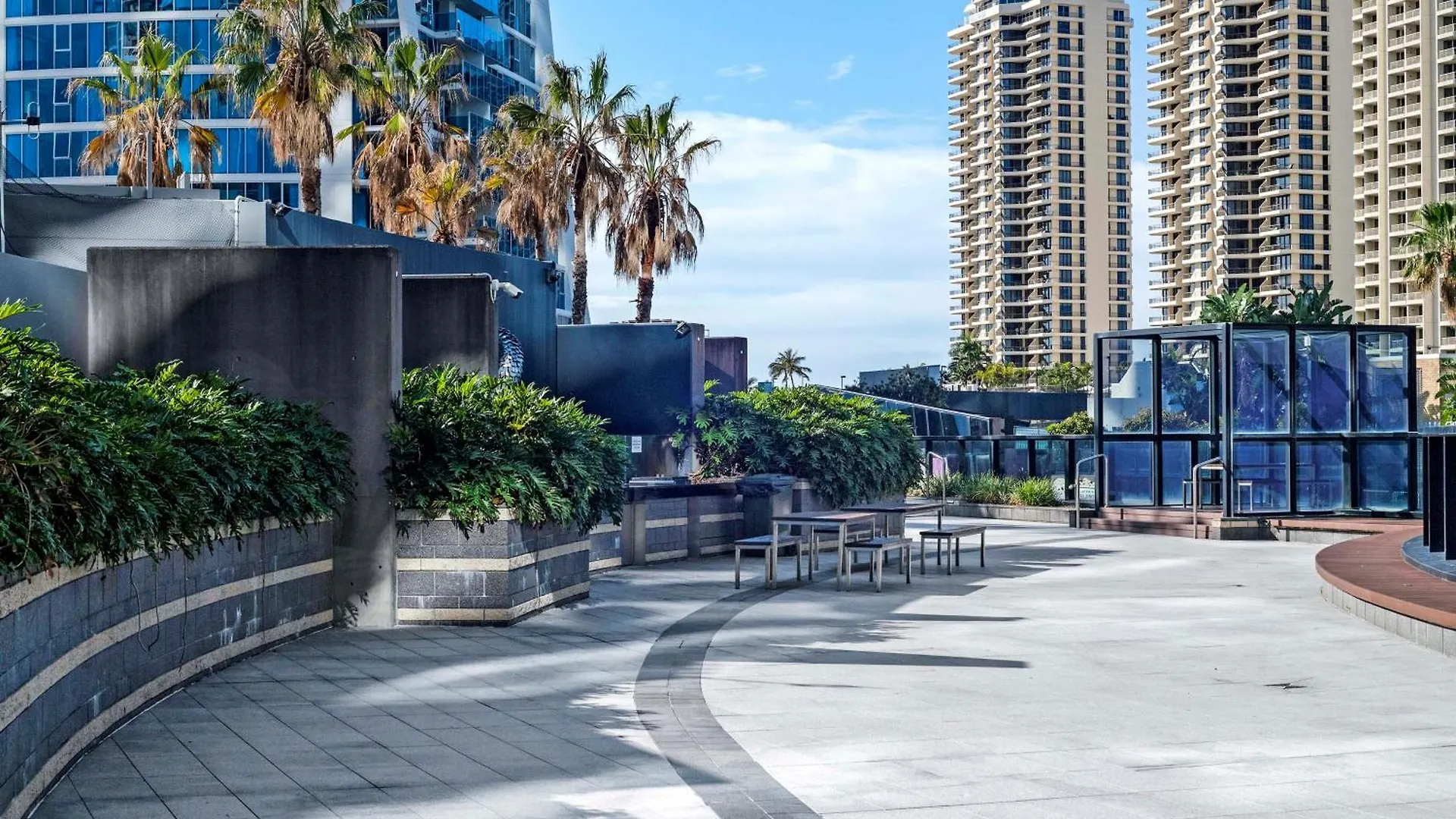 Three Bedroom Ocean View Apartments At Circle On Cavill - One Free Parking! - Self Contained & Privately Managed - Wow Stay Gold Coast