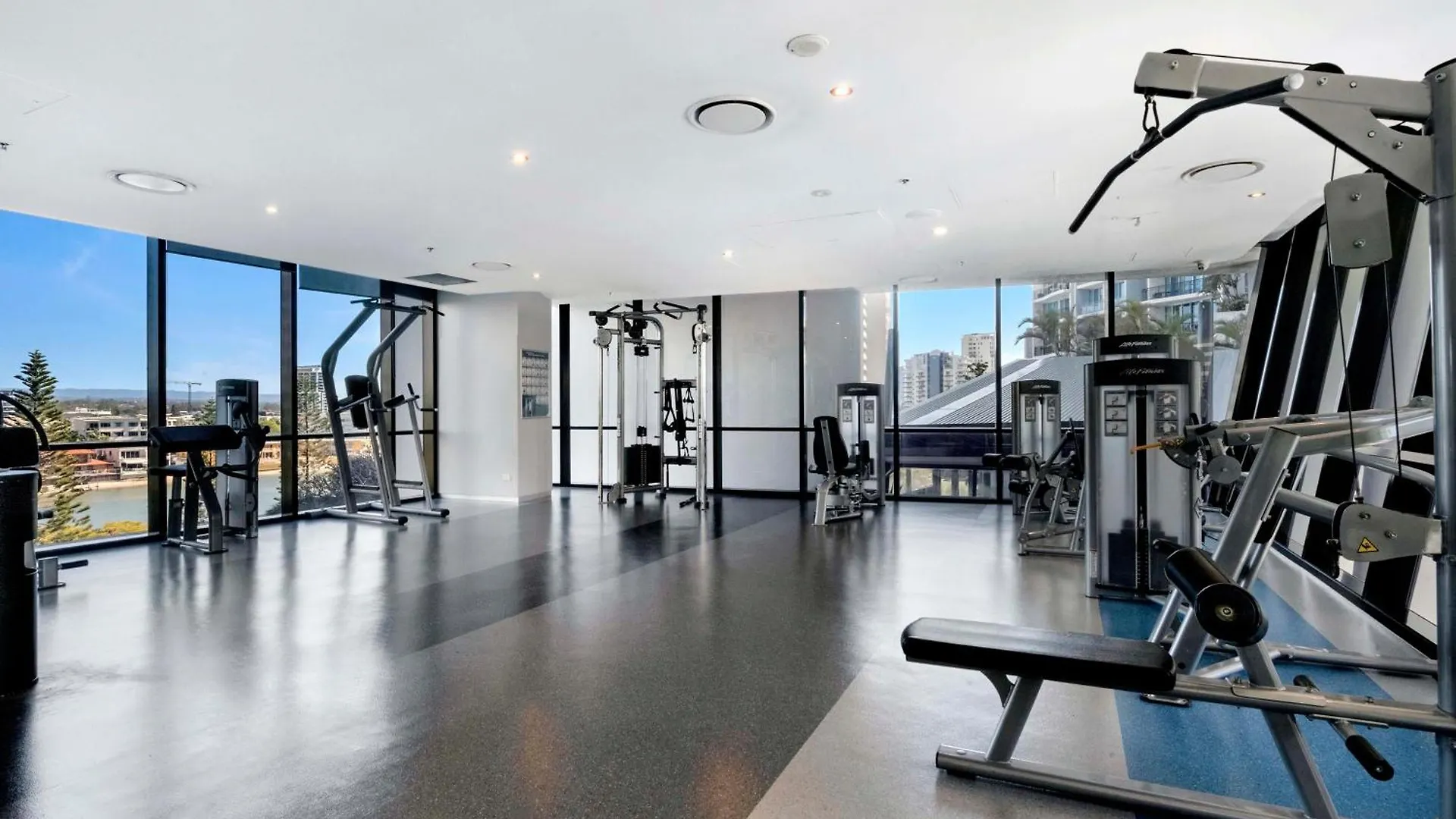 Three Bedroom Ocean View Apartments At Circle On Cavill - One Free Parking! - Self Contained & Privately Managed - Wow Stay Gold Coast Australia