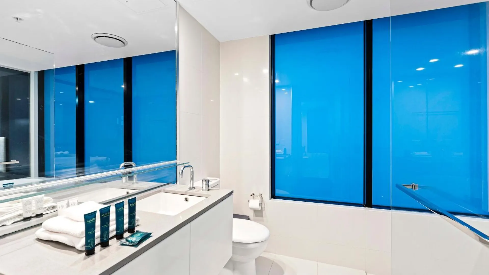 Three Bedroom Ocean View Apartments At Circle On Cavill - One Free Parking! - Self Contained & Privately Managed - Wow Stay Gold Coast Australia