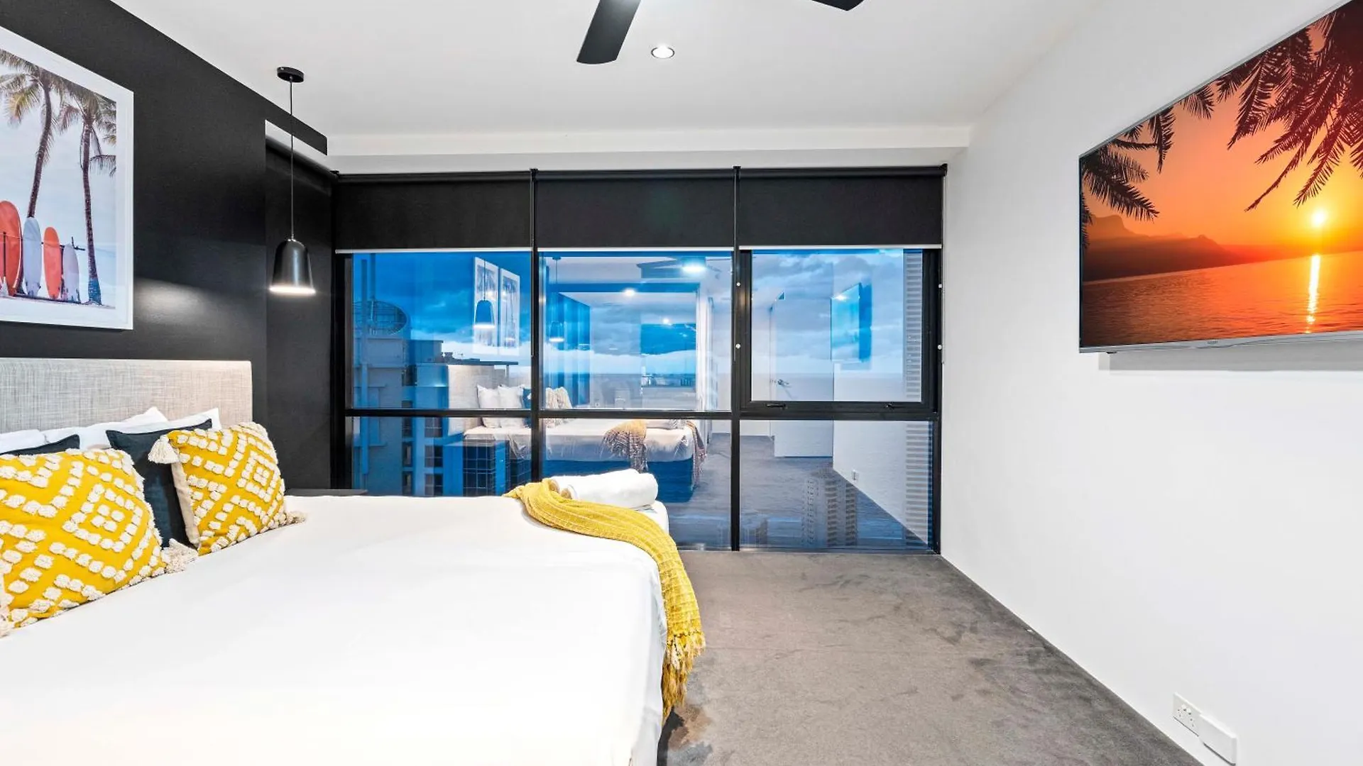 Three Bedroom Ocean View Apartments At Circle On Cavill - One Free Parking! - Self Contained & Privately Managed - Wow Stay Gold Coast