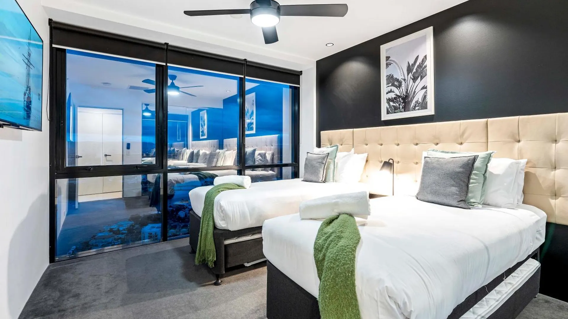 Three Bedroom Ocean View Apartments At Circle On Cavill - One Free Parking! - Self Contained & Privately Managed - Wow Stay Gold Coast