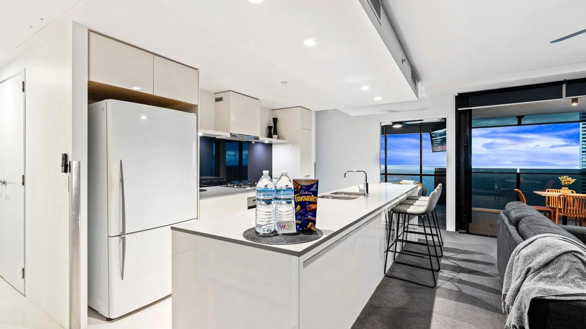 Three Bedroom Ocean View Apartments At Circle On Cavill - One Free Parking! - Self Contained & Privately Managed - Wow Stay Gold Coast