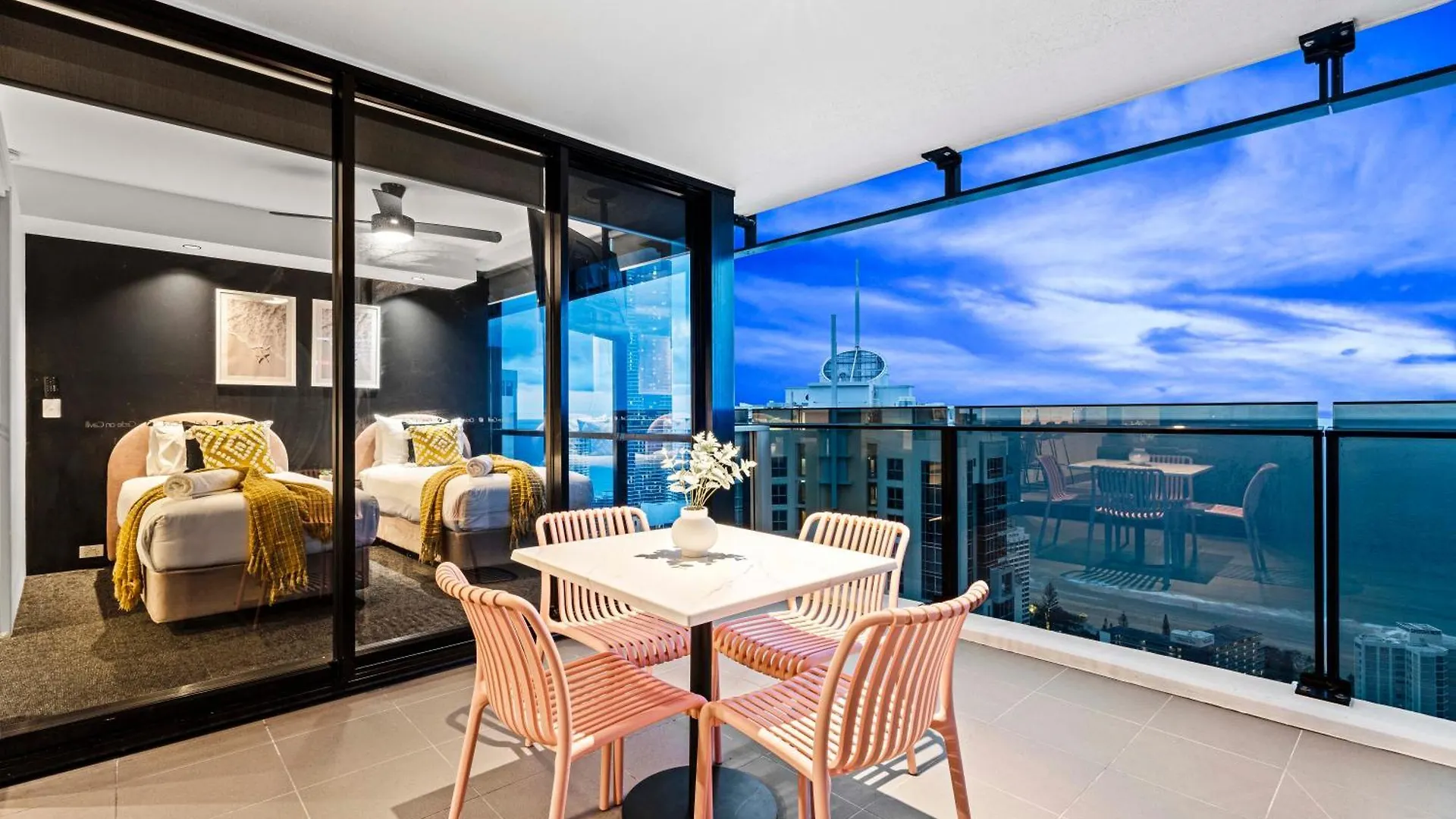 Three Bedroom Ocean View Apartments At Circle On Cavill - One Free Parking! - Self Contained & Privately Managed - Wow Stay Gold Coast