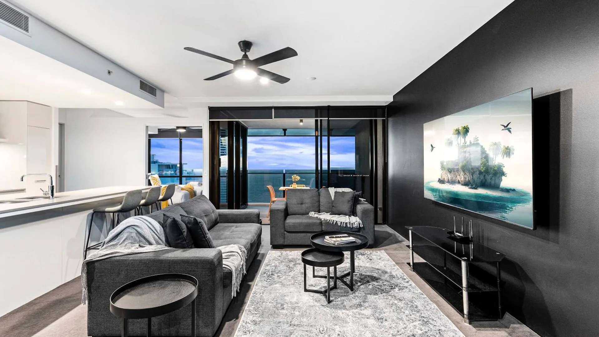 Three Bedroom Ocean View Apartments At Circle On Cavill - One Free Parking! - Self Contained & Privately Managed - Wow Stay Gold Coast