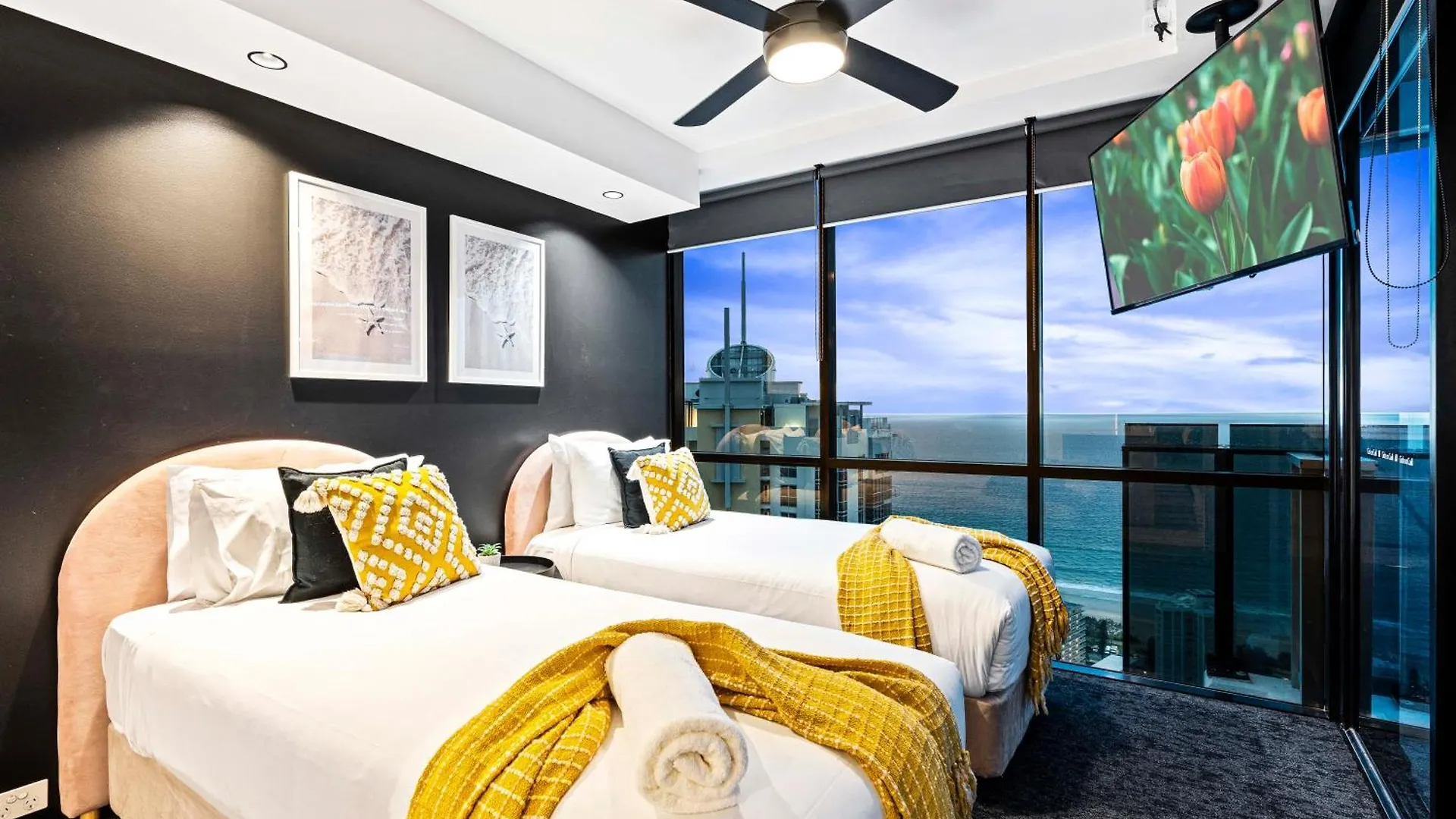 Three Bedroom Ocean View Apartments At Circle On Cavill - One Free Parking! - Self Contained & Privately Managed - Wow Stay Gold Coast