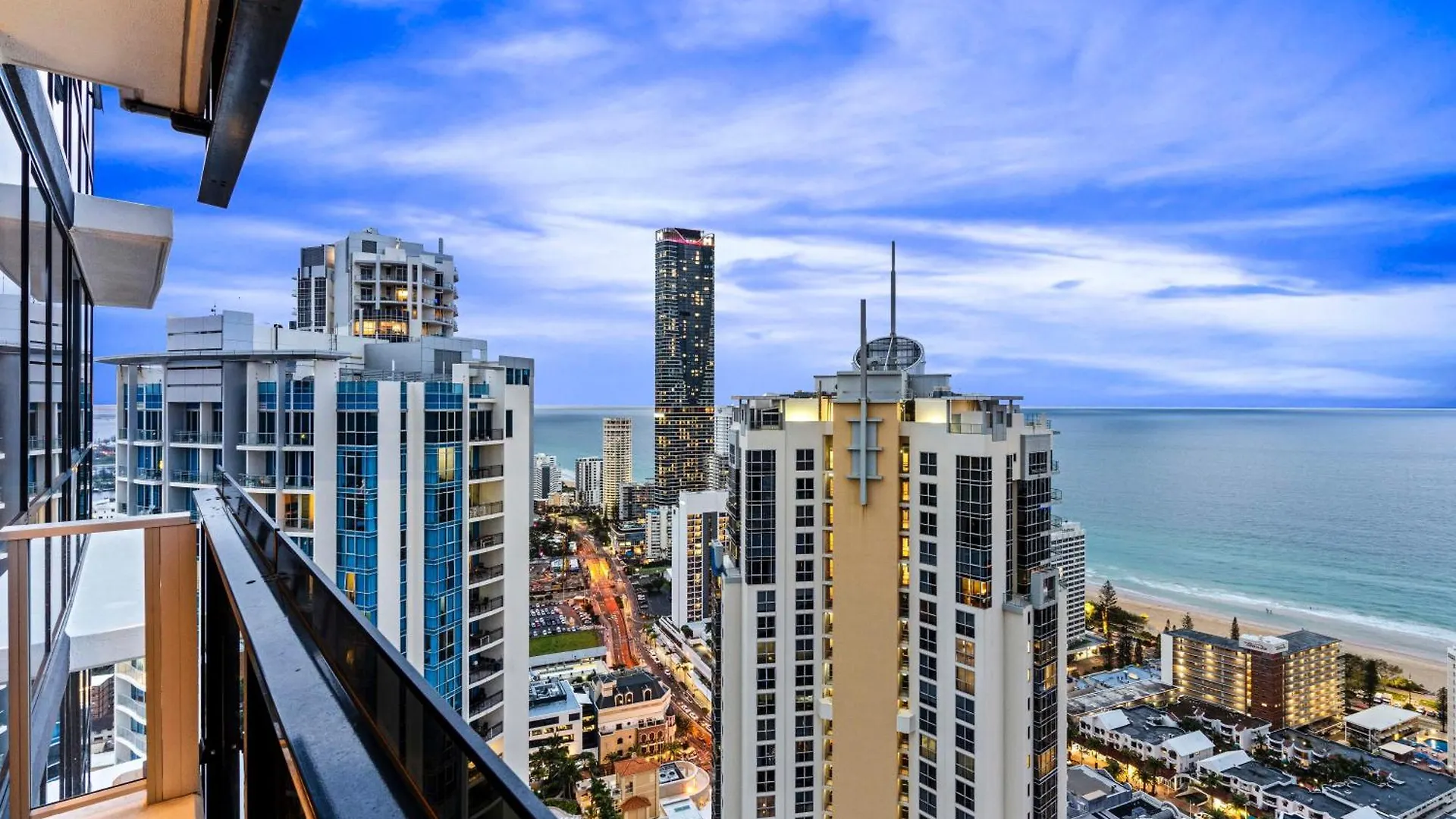 Three Bedroom Ocean View Apartments At Circle On Cavill - One Free Parking! - Self Contained & Privately Managed - Wow Stay Gold Coast 0*,  Australia