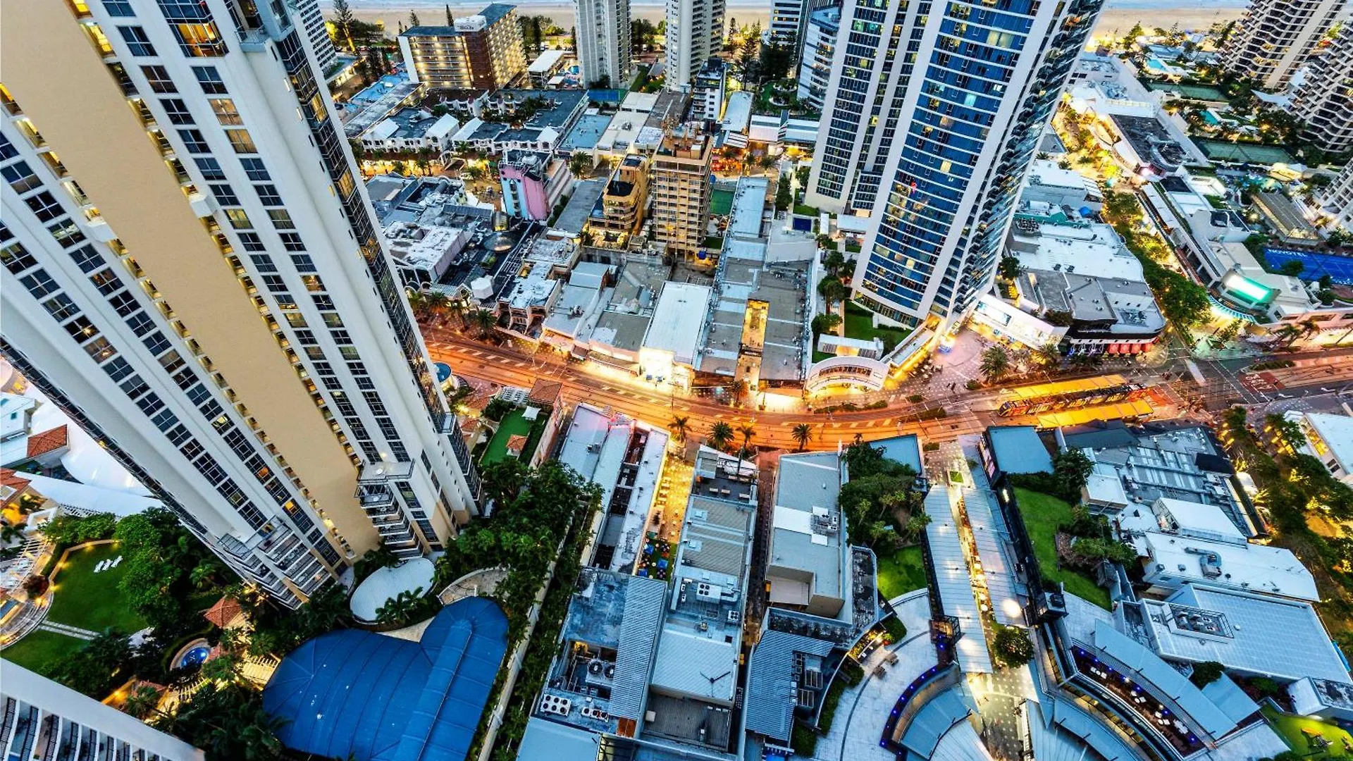Three Bedroom Ocean View Apartments At Circle On Cavill - One Free Parking! - Self Contained & Privately Managed - Wow Stay Gold Coast