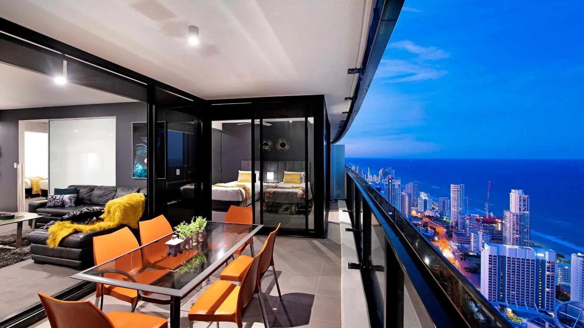 Three Bedroom Ocean View Apartments At Circle On Cavill - One Free Parking! - Self Contained & Privately Managed - Wow Stay Gold Coast