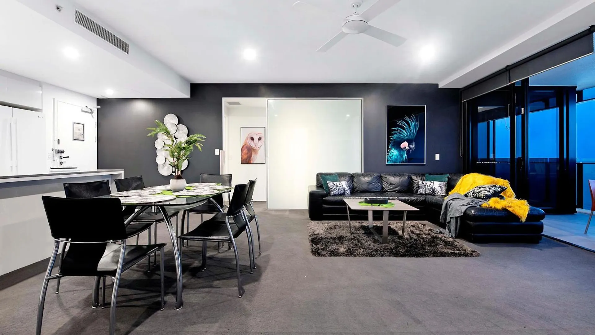 Three Bedroom Ocean View Apartments At Circle On Cavill - One Free Parking! - Self Contained & Privately Managed - Wow Stay Gold Coast Australia