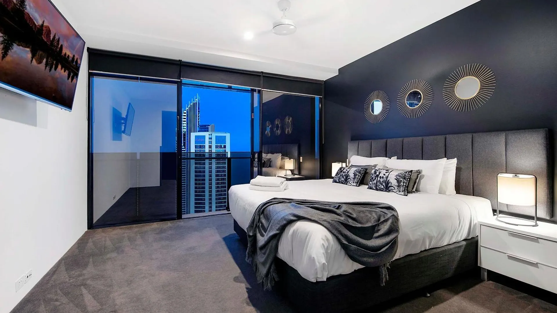 Three Bedroom Ocean View Apartments At Circle On Cavill - One Free Parking! - Self Contained & Privately Managed - Wow Stay Gold Coast 0*,