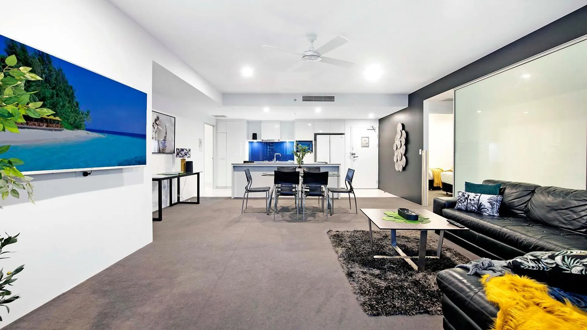Three Bedroom Ocean View Apartments At Circle On Cavill - One Free Parking! - Self Contained & Privately Managed - Wow Stay Gold Coast Australia