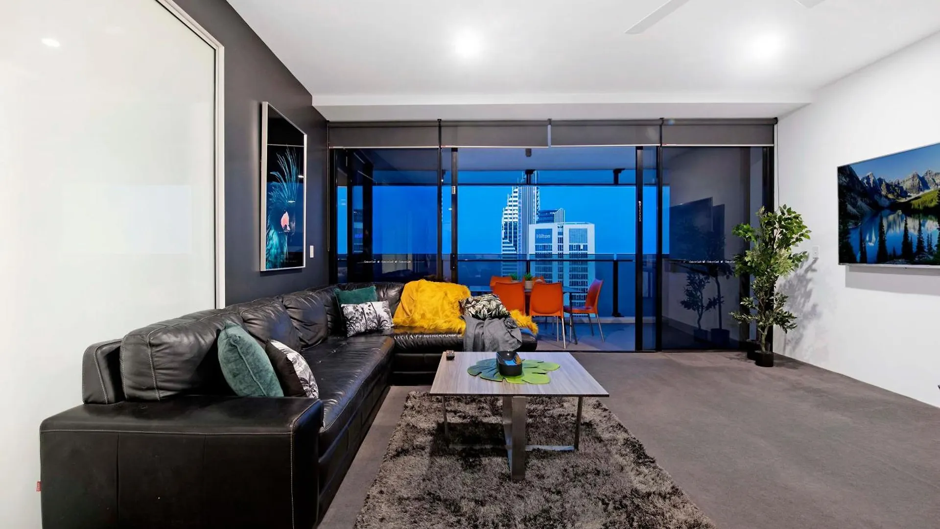 Three Bedroom Ocean View Apartments At Circle On Cavill - One Free Parking! - Self Contained & Privately Managed - Wow Stay Gold Coast